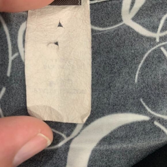 Kiwi Womens V-Neck Abstract Black & White Tunic Top Size Medium - Picture 6 of 6